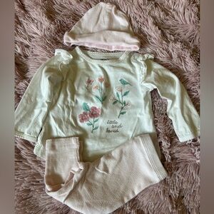 Carter’s Baby Girl Outfit w/ Hat